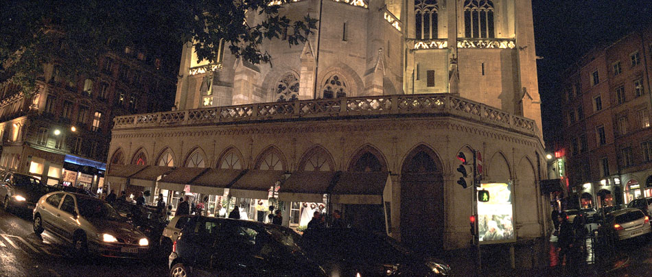 Samedi 2 décembre 2006, l'arrière de l'église Saint Nizier, à Lyon.