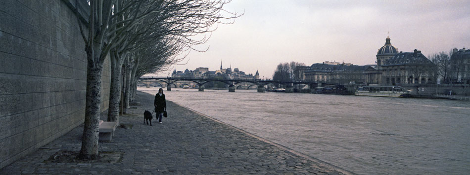 Lundi 17 décembre 2007 (2), quai des Tuileries, à Paris.