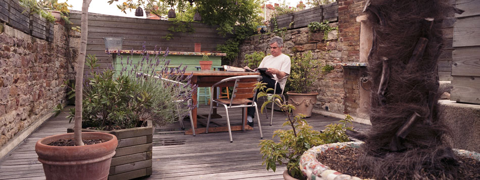 Jeudi 5 juillet 2007, moi photographié par Pierre, sur sa terrasse, rue Lamartine, à Mâcon.