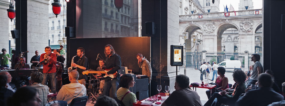 Mercredi 11 juin 2008, concert de jazz sous les arcades de l'opéra de Lyon.
