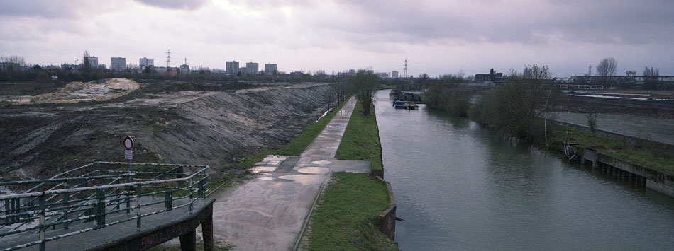 Samedi 22 mars 2008, le canal de Roubaix et le quai de Grimonpont, à Wattrelos.