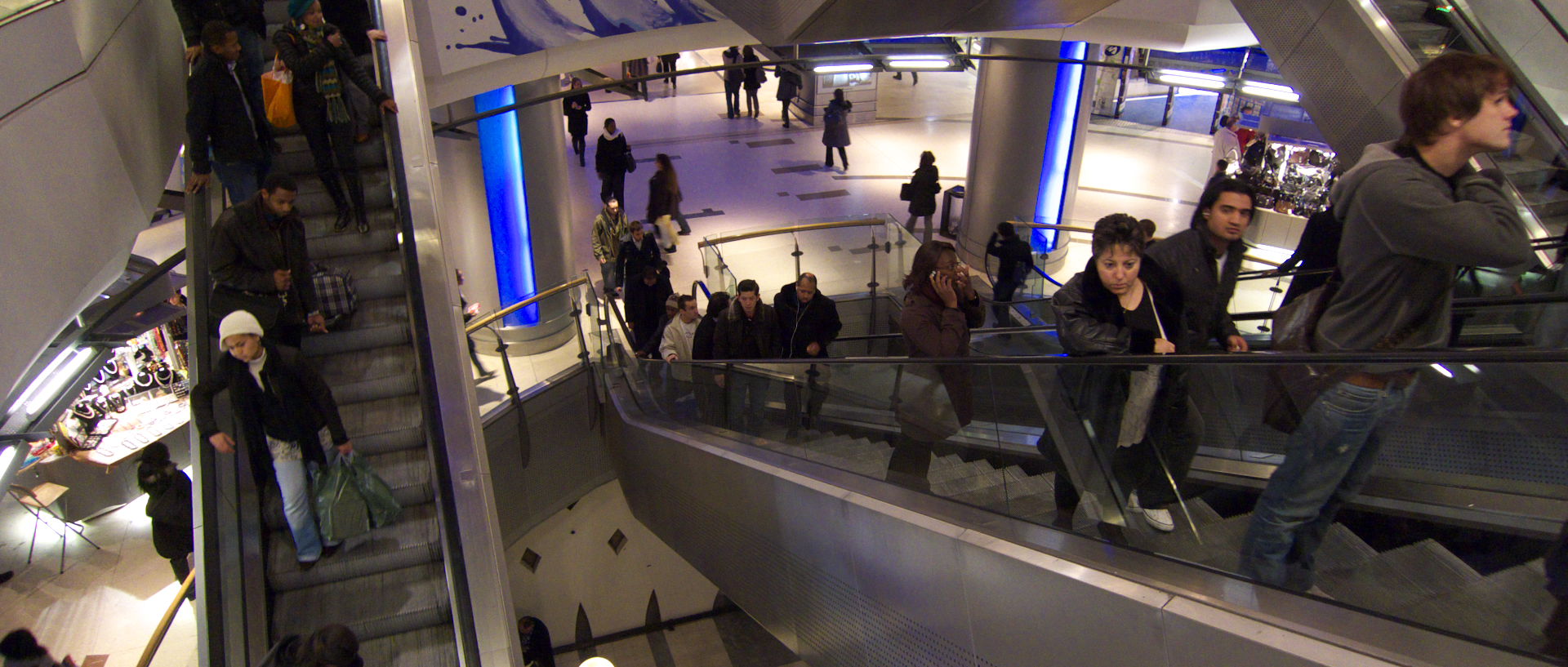 Mardi 25 novembre 2008, centre commercial les 4 Temps , à Paris la Défense.