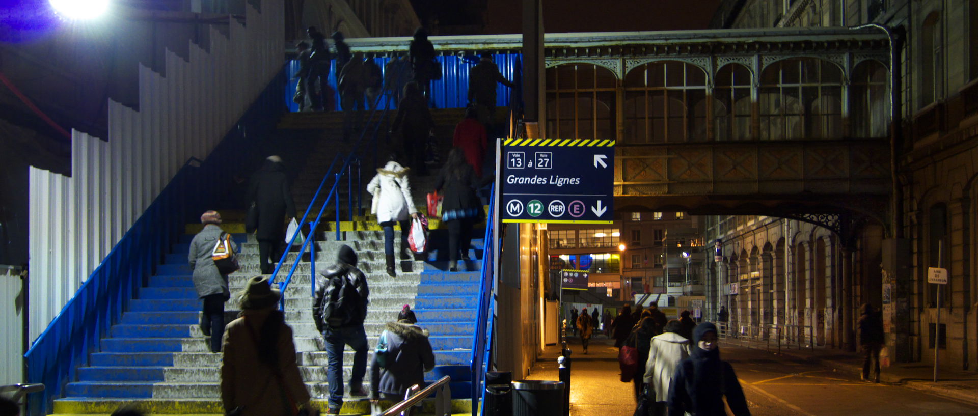 Photo de scène de rue, gare Saint-Lazare, Paris, rue Intérieure.