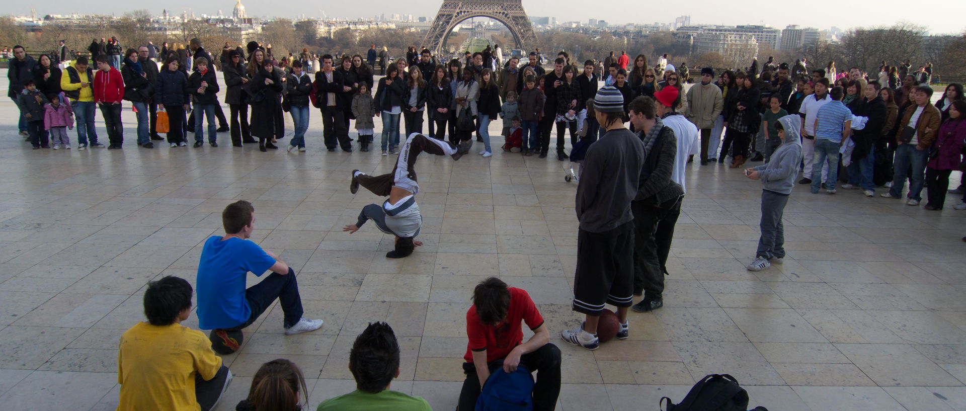 Mercredi 25 février 2009, 16:15, parvis des Droits de l'Homme, au Trocadéro, à Paris.