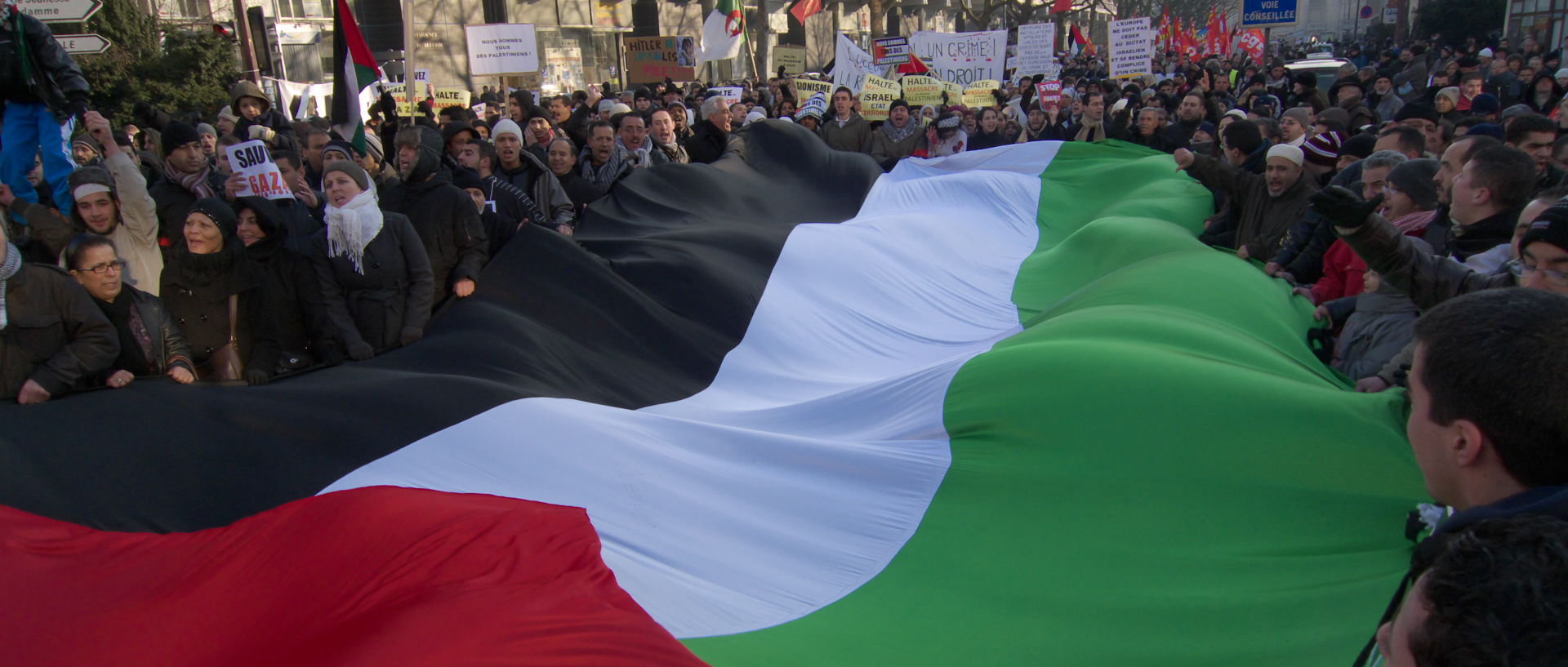 Samedi 10 janvier 2009, 14:58, manifestation pour la Palestine, rue de Paris, à Lille.