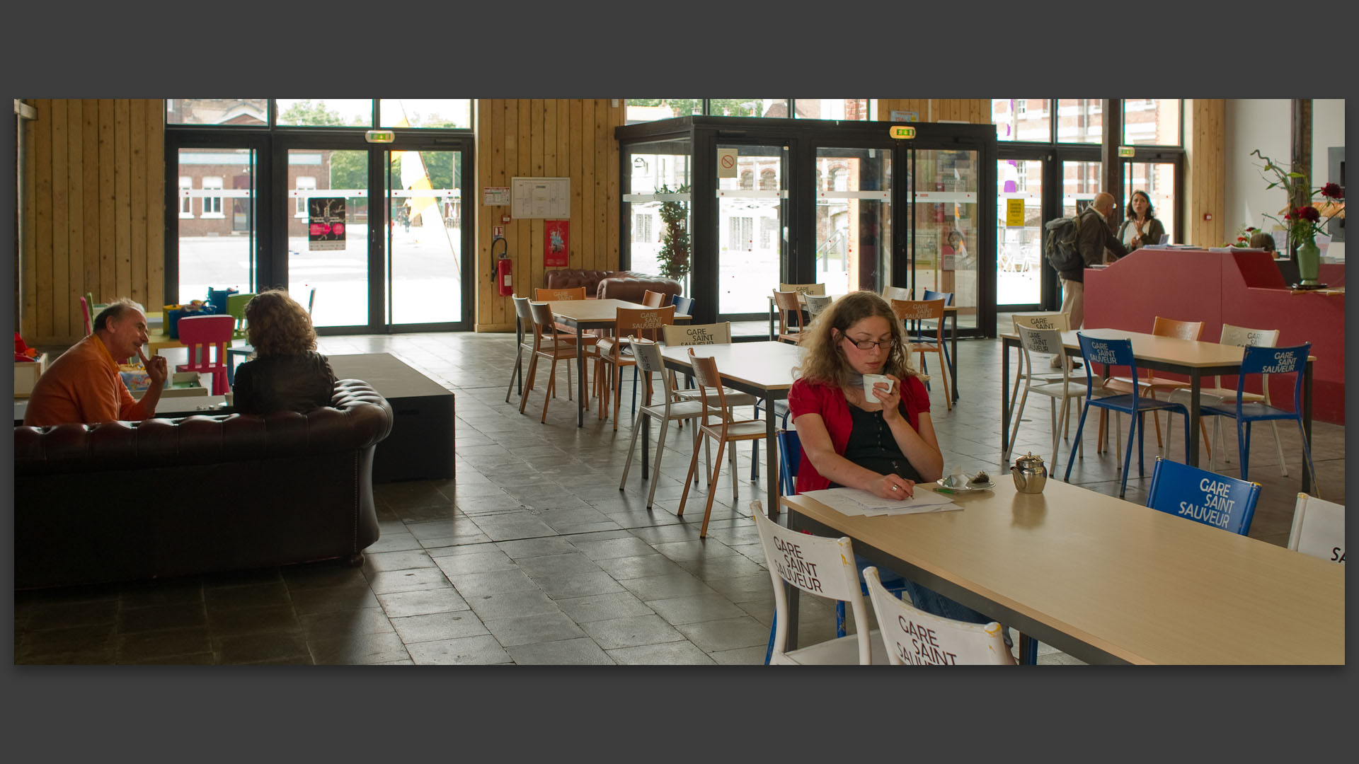 Au café de la gare Saint-Sauveur, à Lille.