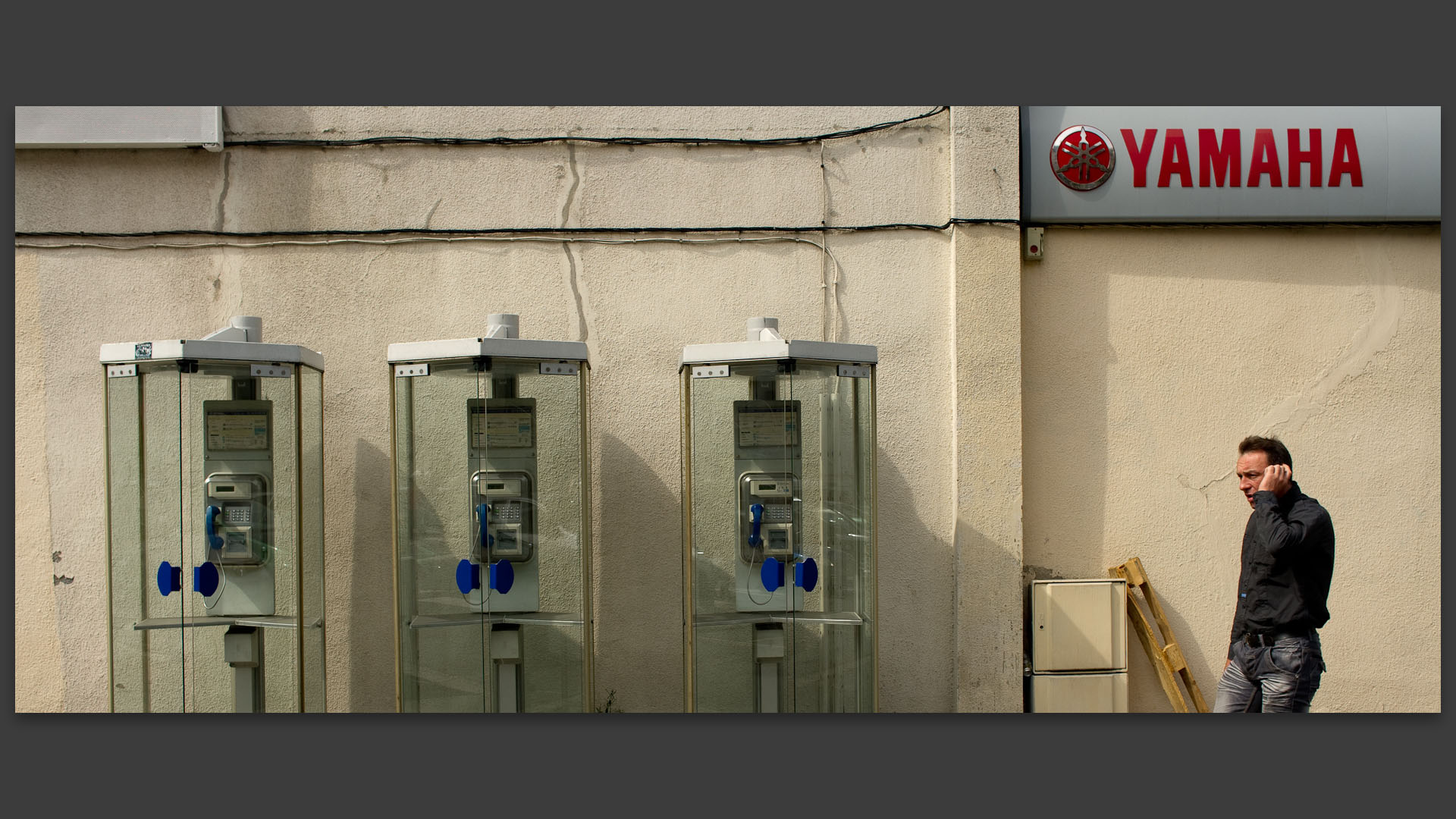 Anciennes cabines téléphoniques, rue Gustave-Delory, à Lille.