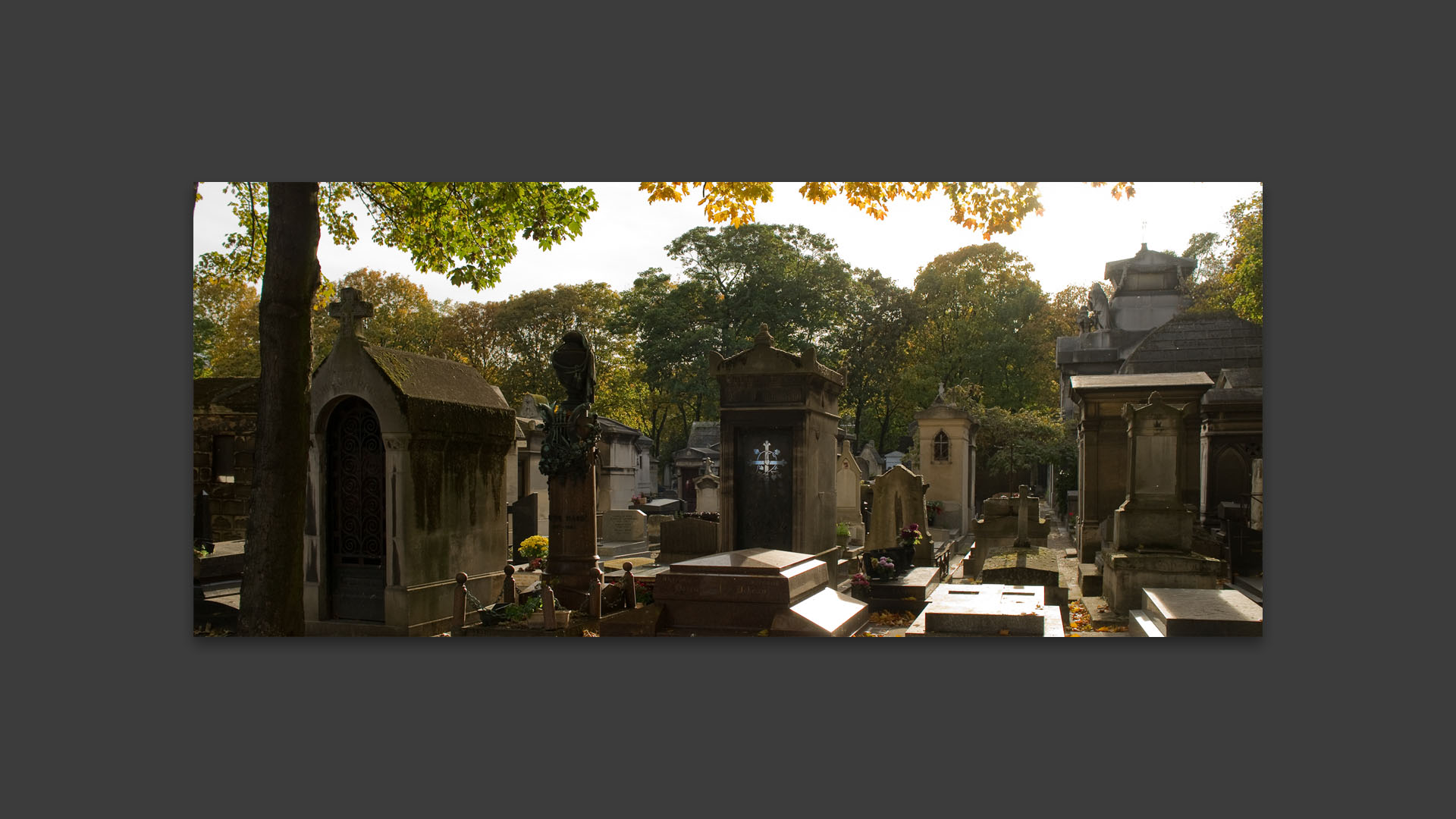 Tombes du cimetière de Montmartre, à Paris.