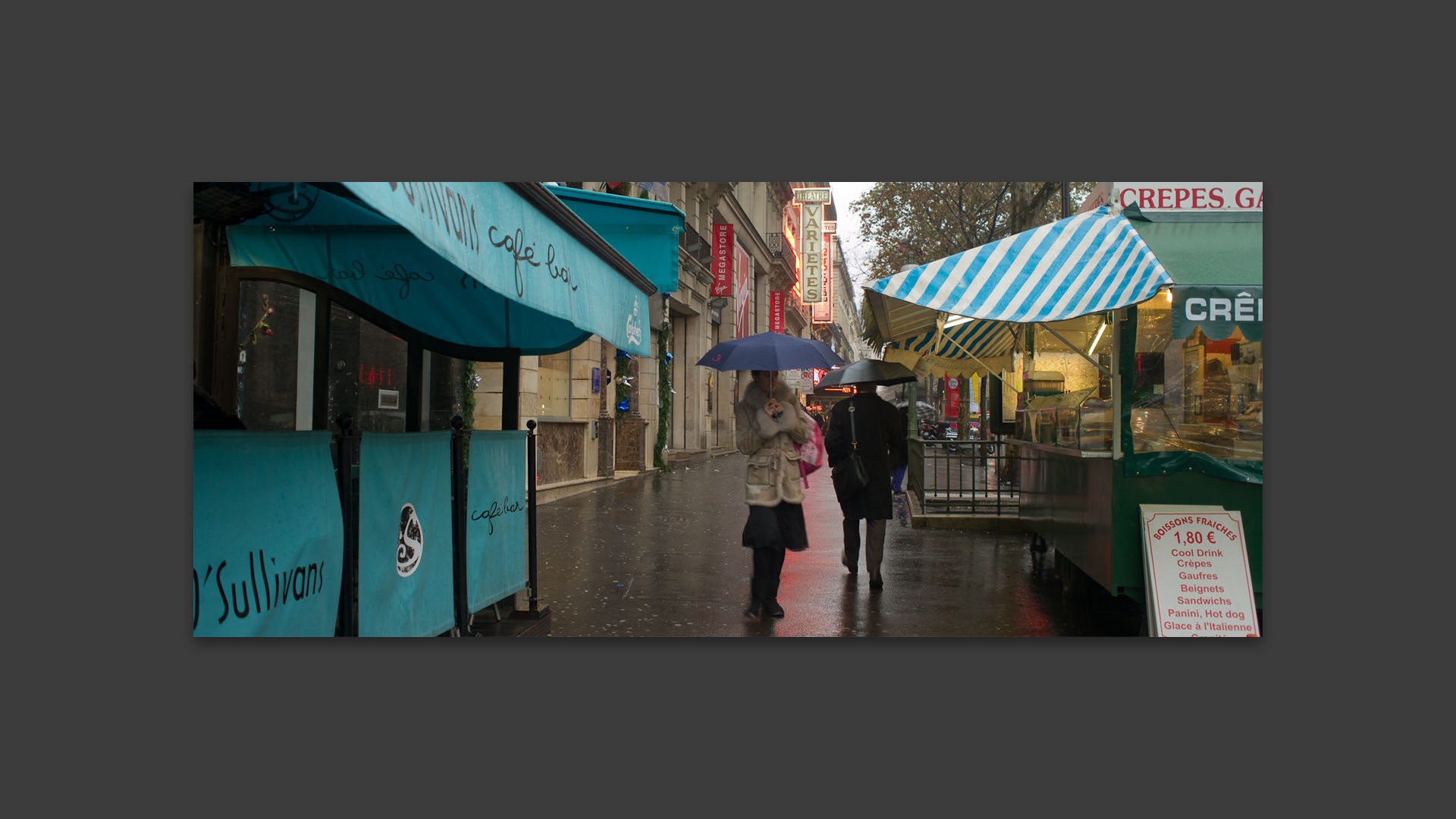 Pluie et vent, boulevard Poissonnière, à Paris.