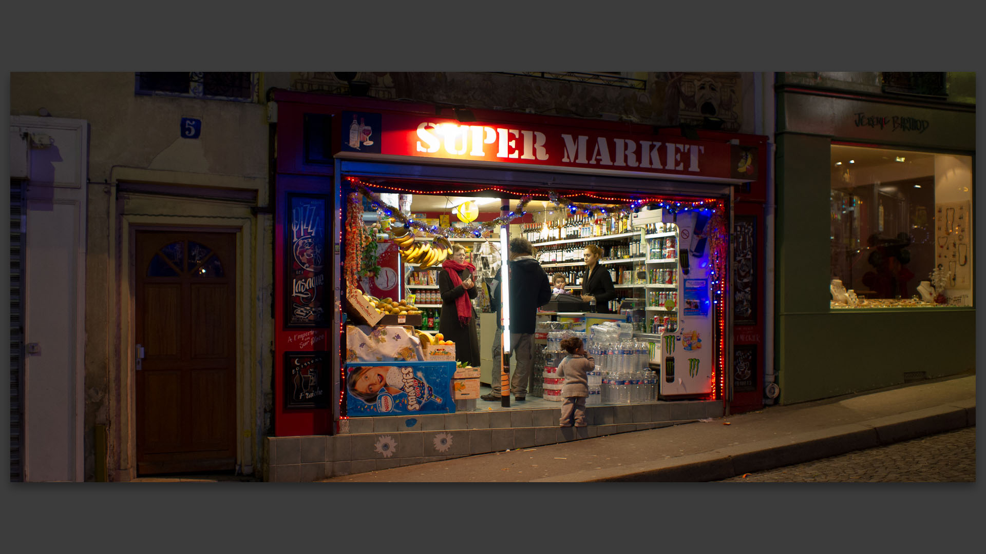 Super Market, rue des Trois Frères, à Paris.