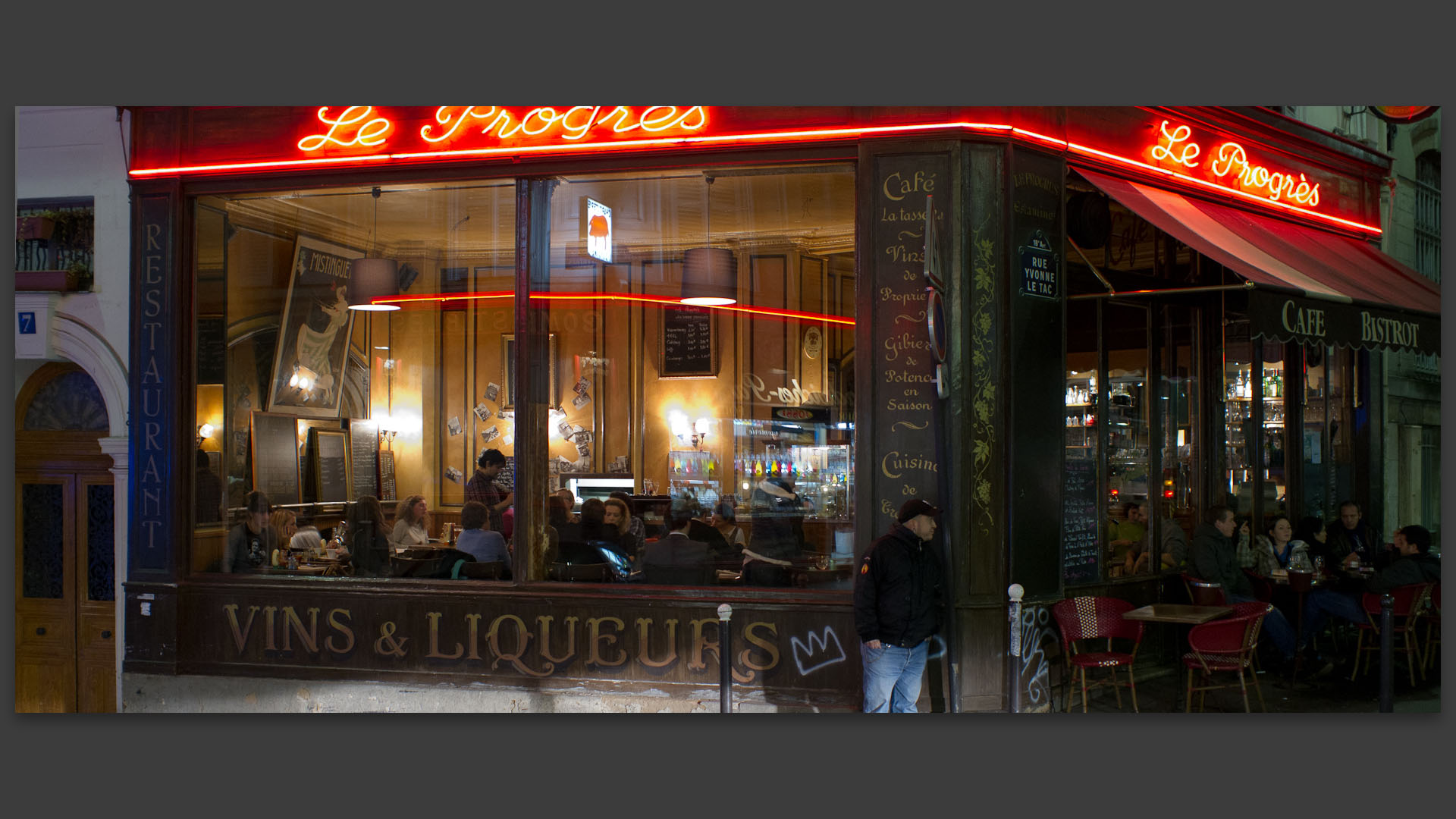 Le café du Progrès, rue Yvonne-le-Tac, à Paris.