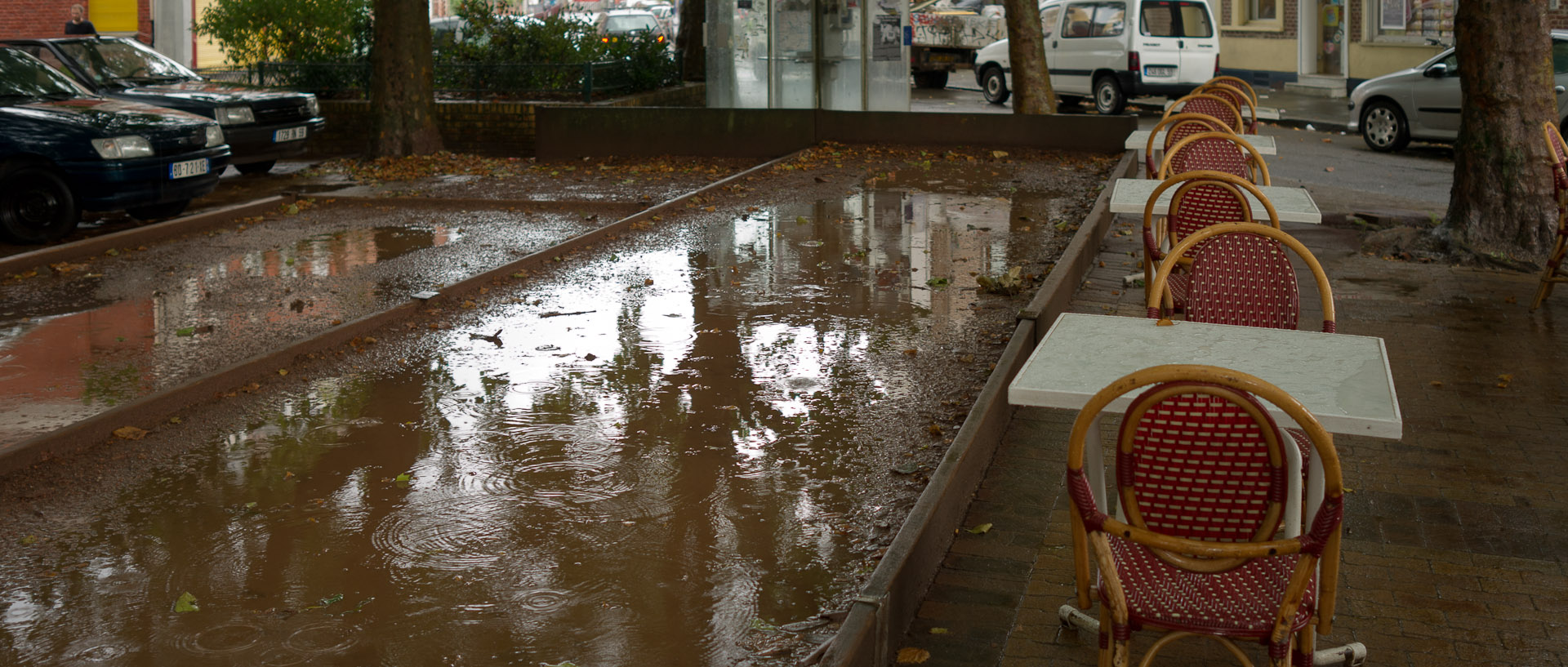 La place Casquette sous la pluie, à Lille.