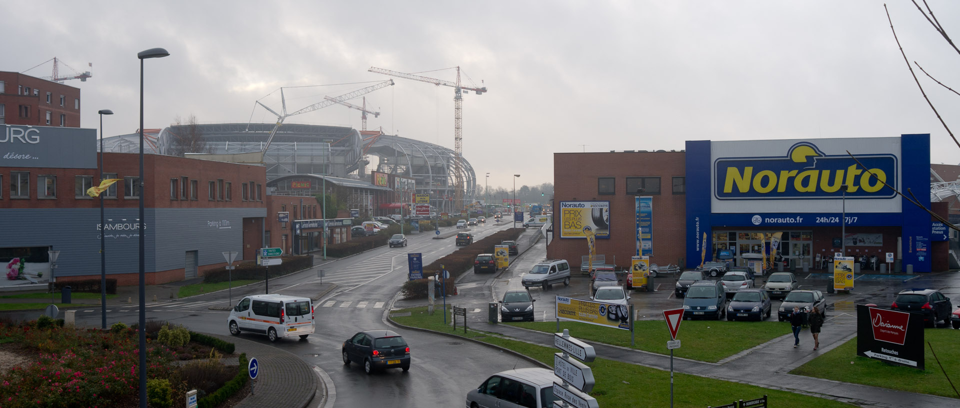 La rue de Versailles et le grand stade de Lille métropole, à Villeneuve d'Ascq.