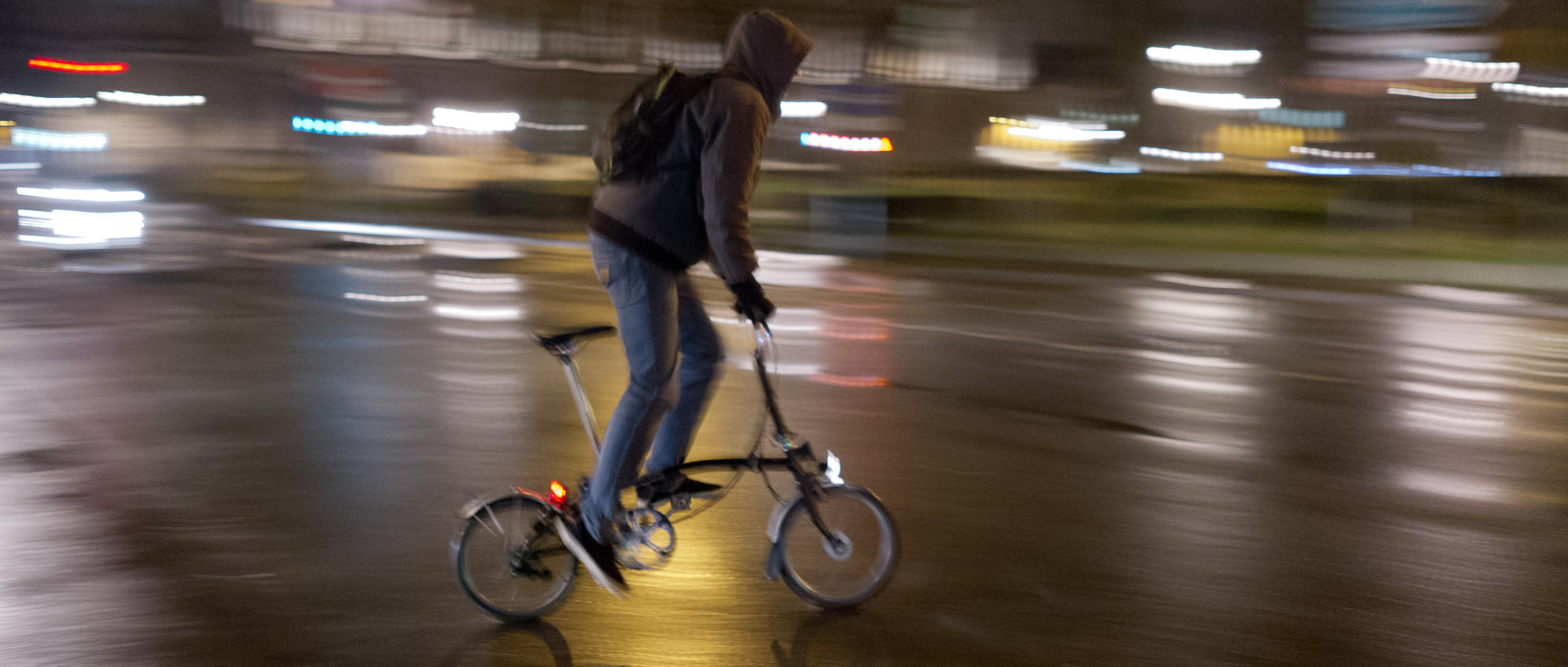 Cycliste, boulevard de la Liberté, à Lille.