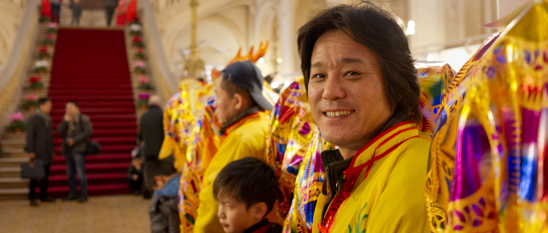 Portrait d'un participant au défilé du nouvel an chinois, mairie du 10ème arrondissement, à Paris.