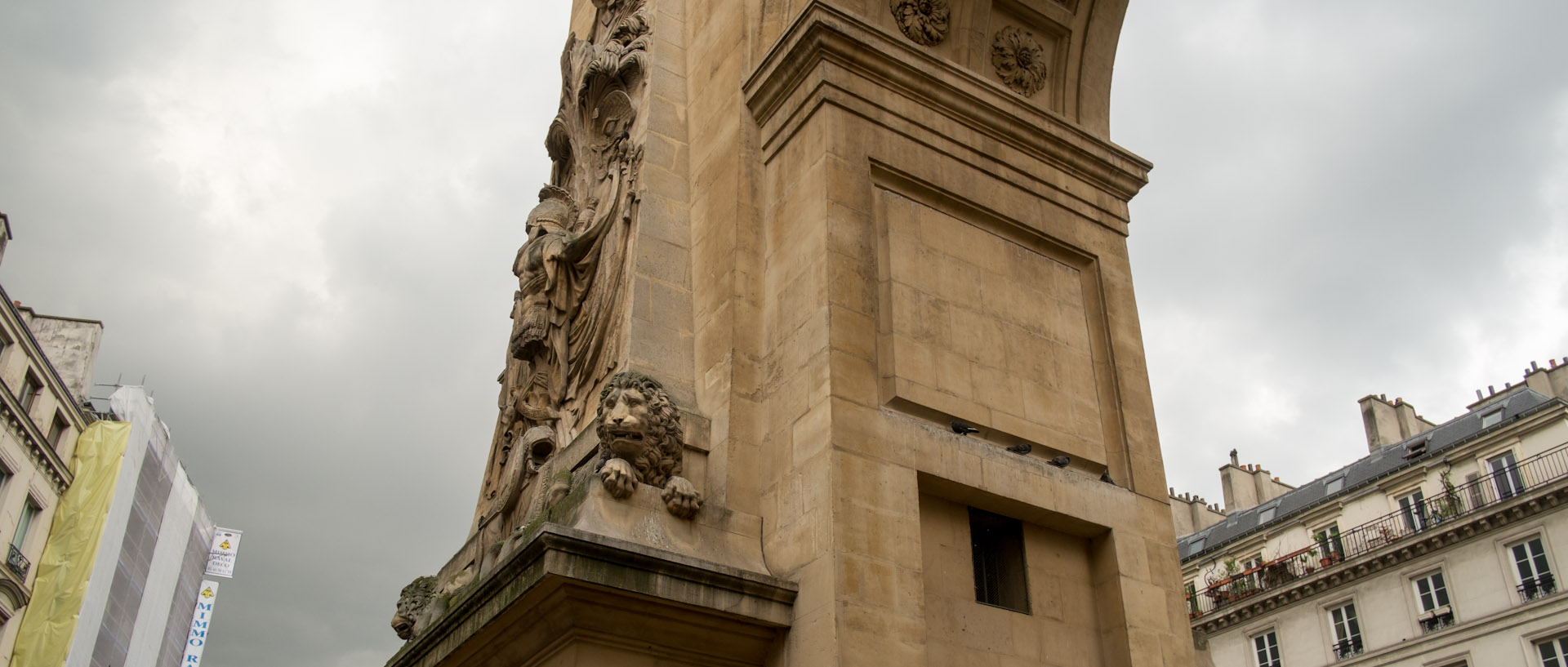 La porte Saint-Denis, à Paris.