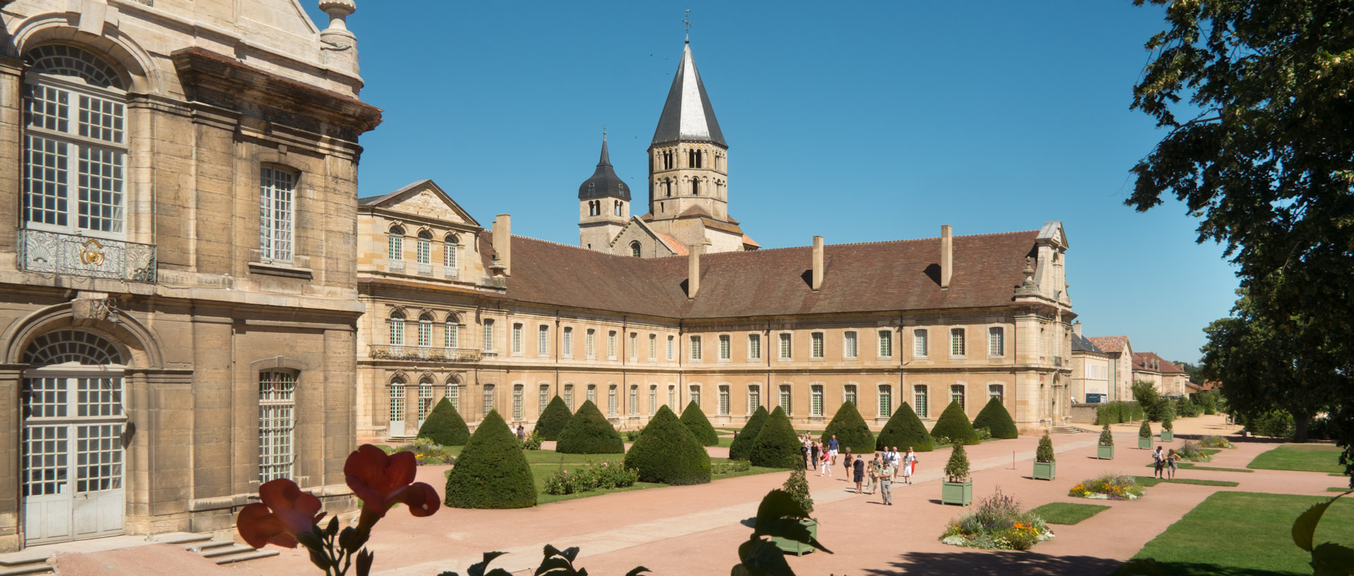 L'Ecole d'arts et métiers et l'abbaye de Cluny.