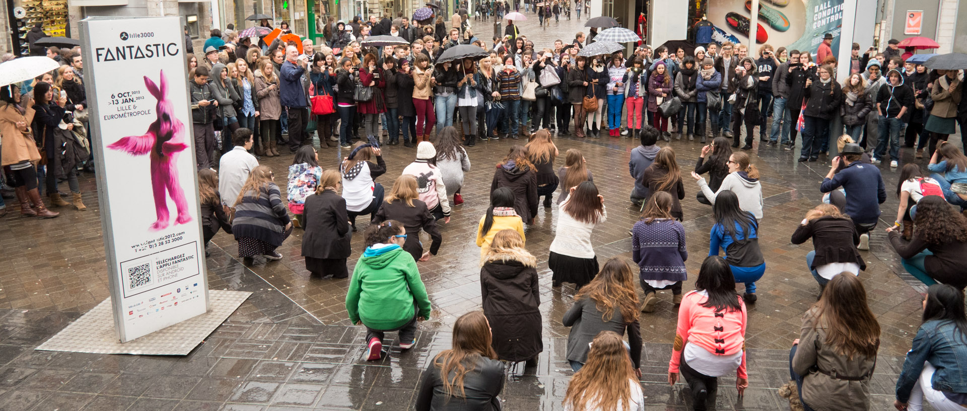 Démonstration de flashmob, rue de Béthune, à Lille.