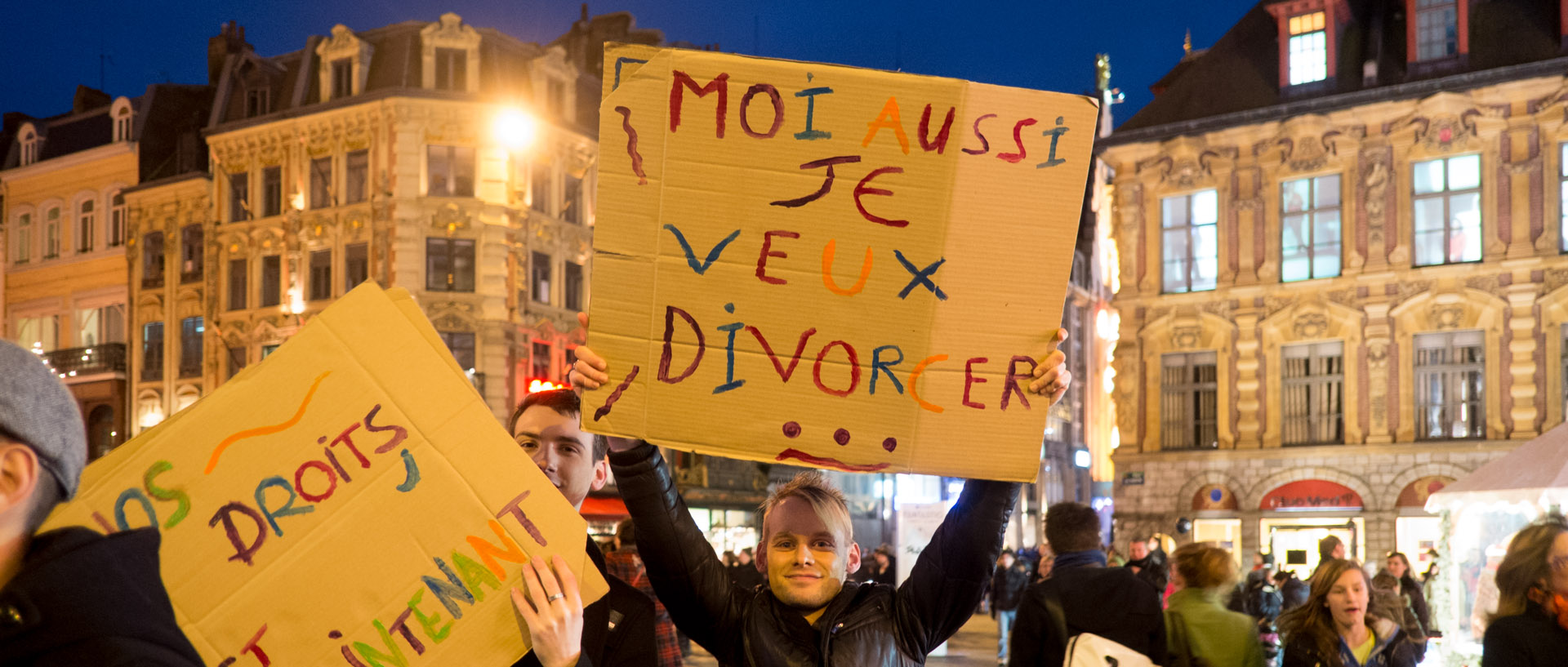 Manifestation pour le mariage homosexuel, place du Théâtre, à Lille.