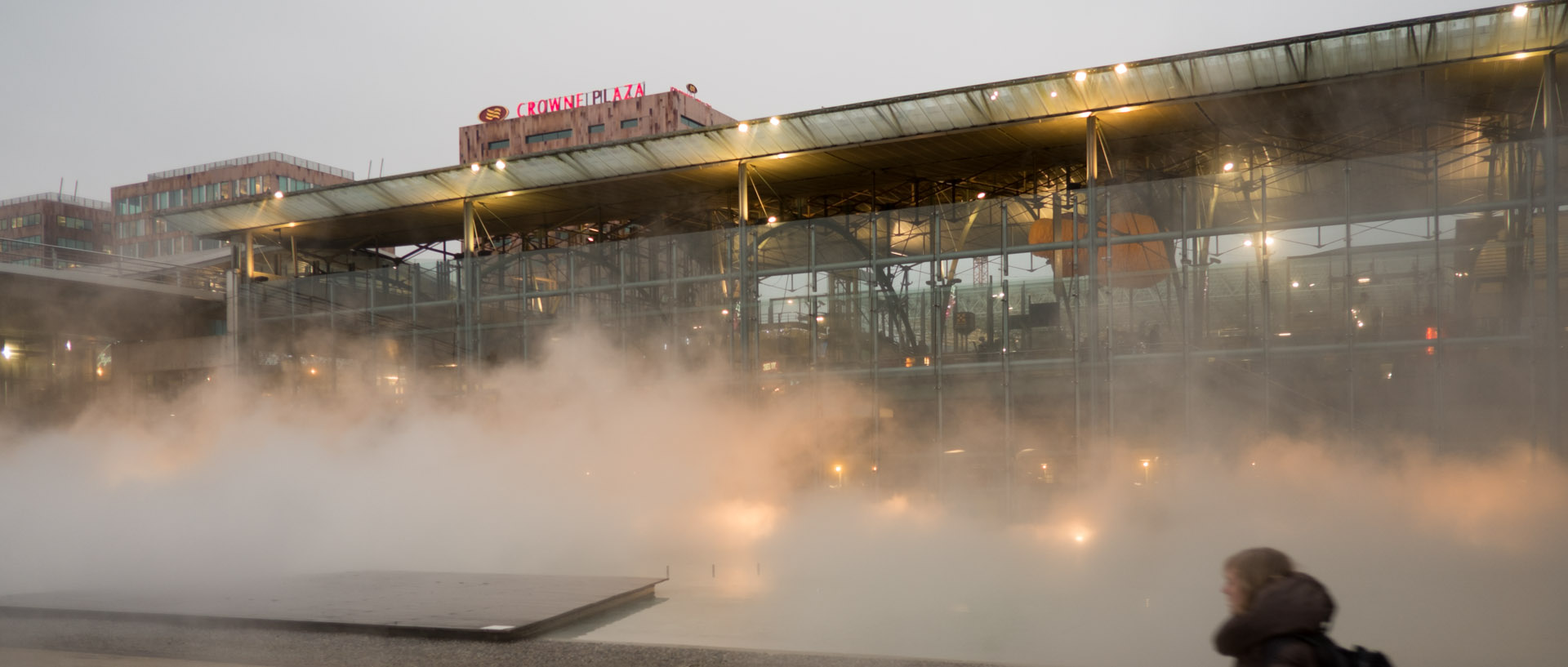 Nuage de brume, intallation de l'artiste Fujiko Nakaya pour Fantastic, gare de Lille Europe.