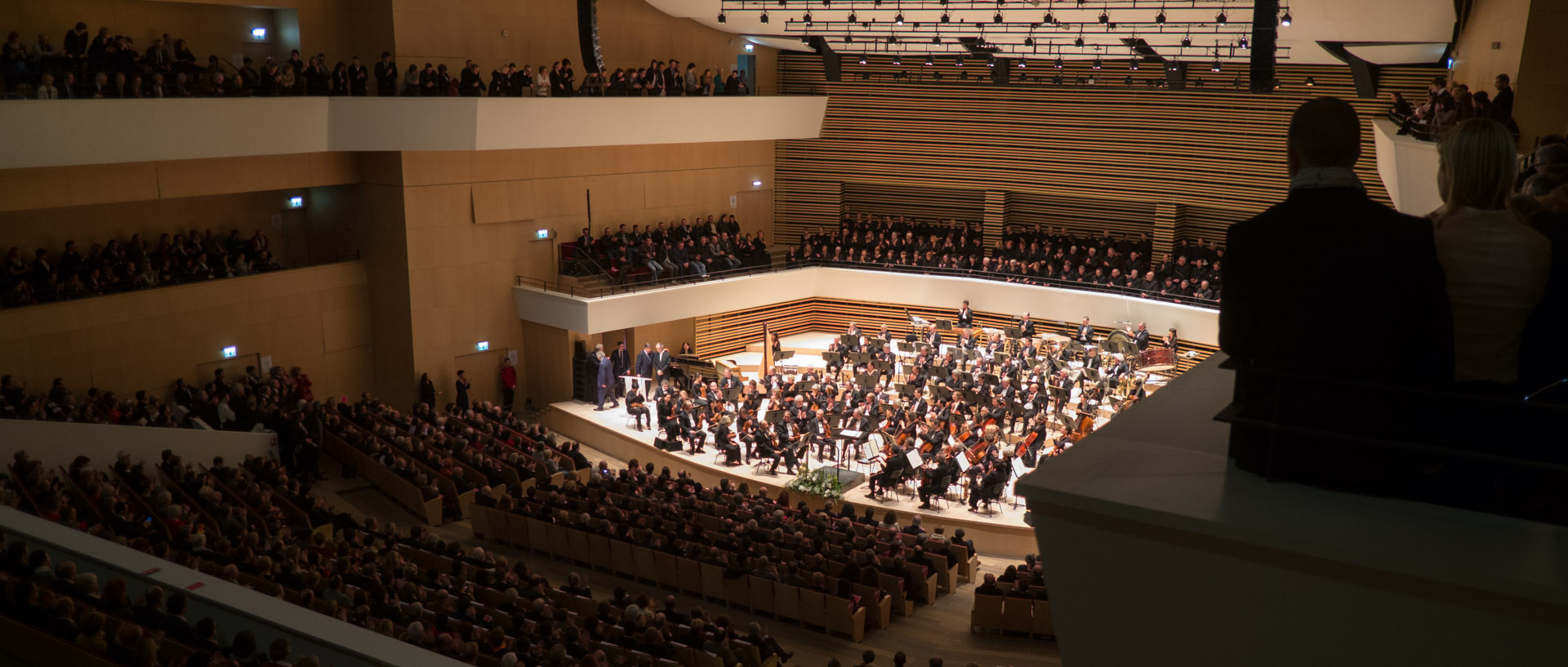 Concert inaugural du nouvel auditorium au Nouveau Siècle, avec l'Orchestre national de Lille.