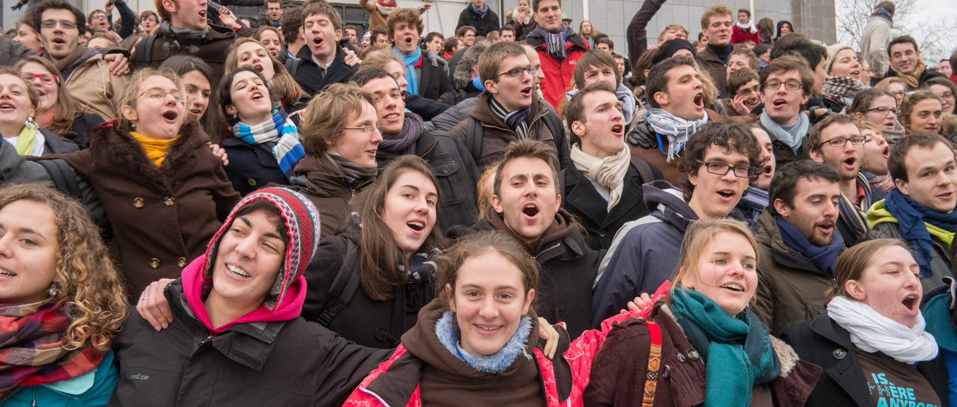 Rassemblement national d'étudiants chrétiens des grandes écoles, parvis de la cathédrale Notre Dame de la Treille, à Lille.