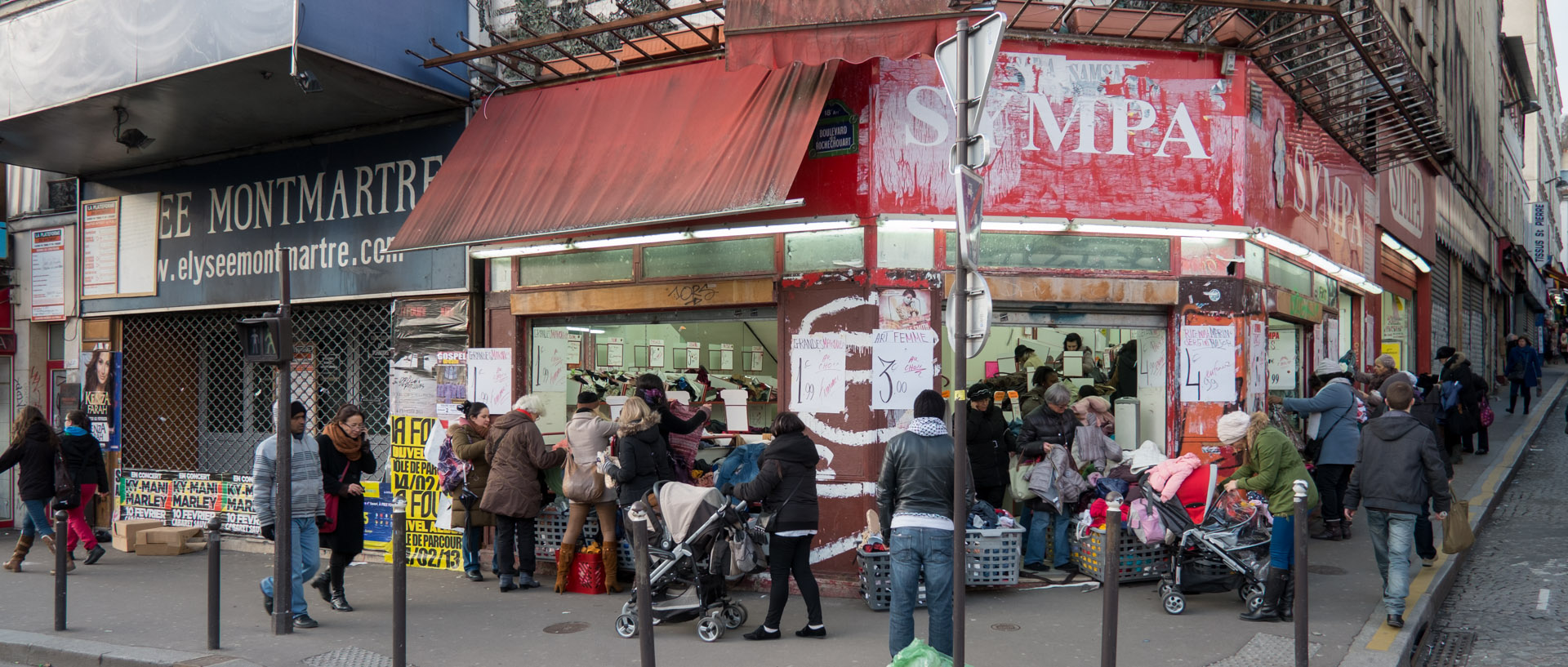 Magasin bon marché, boulevard de Rochechouart, à Paris.