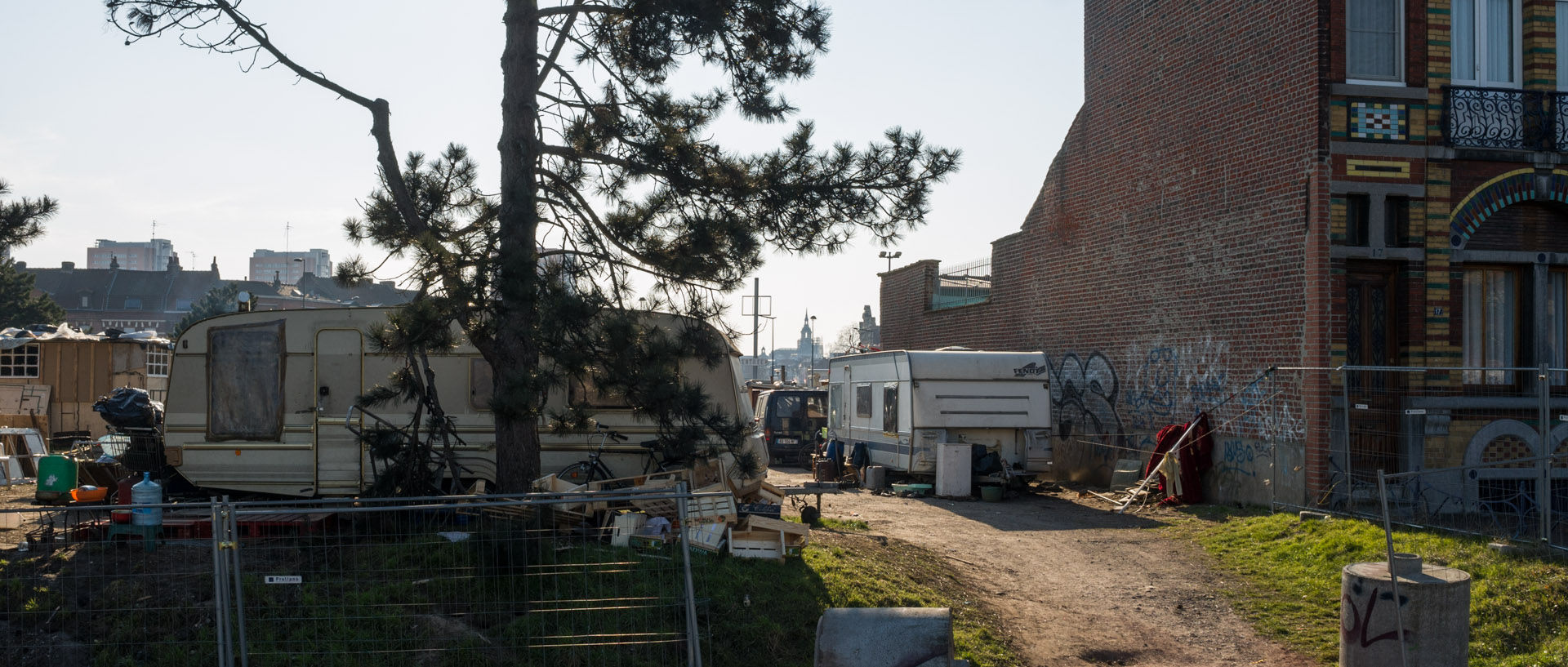Campement roms, quai de Lorient, à Roubaix.