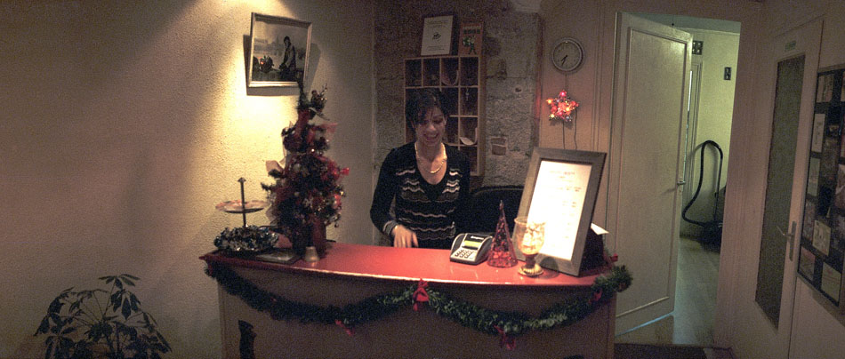 Mercredi 20 décembre 2006, Myriam, à l'hôtel Iris, rue de l'Arbre sec, à Lyon.