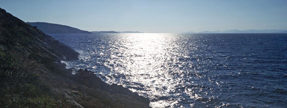 Jeudi 9 août 2007, corniche du bord de mer, à l'île du Levant.