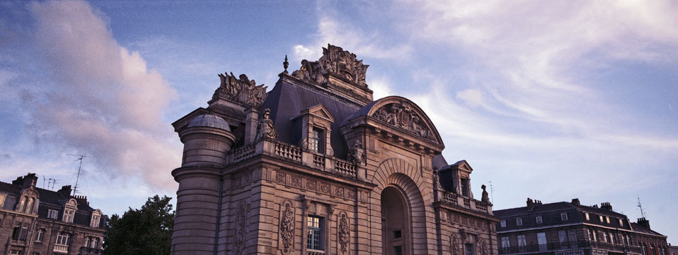 Lundi 2 juillet 2007, la porte de Paris, place Simon-Vollant, à LIlle.