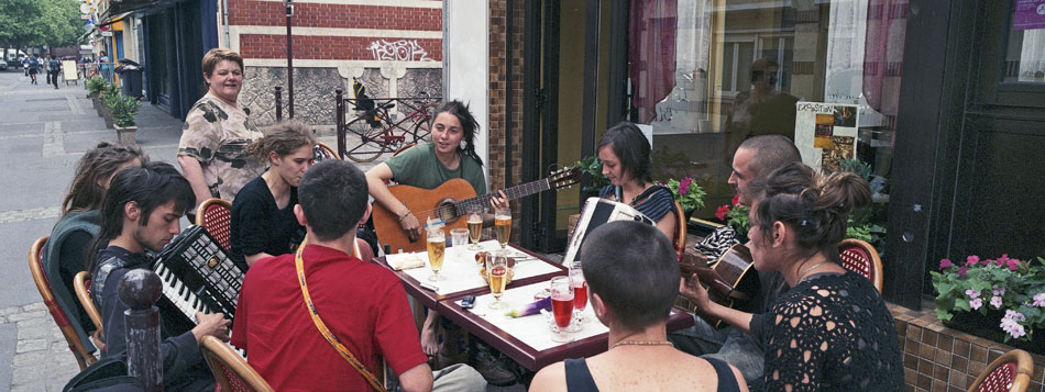 Mardi 5 juin 2007, musiciens à la terrasse du Cheval blanc, rue des Sarrazins, à Wazemmes, Lille.