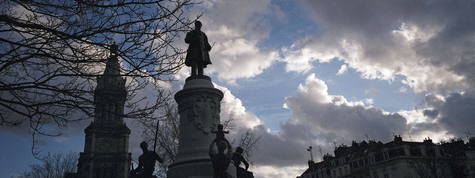 Samedi 3 mars 2007, la statue de Pasteur, place Philippe-Lebon, à Lille.