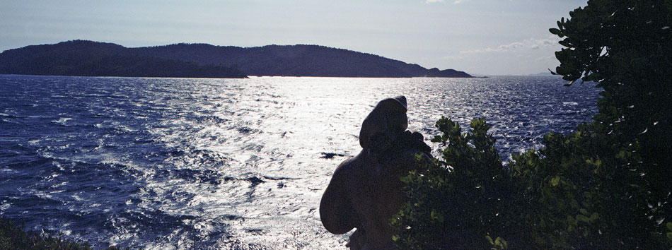 Samedi 16 août 2008, statue de Laurette Alario, corniche de bord de mer, île du Levant.