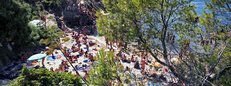 Samedi 9 août 2008, la plage des Grottes pendant l'élection de miss Levant.