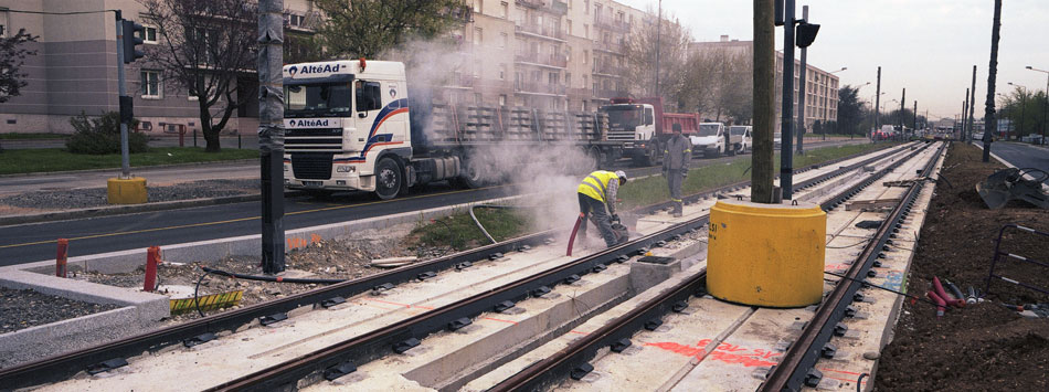 Jeudi 17 avril 2008, les travaux du futur tramway, bd Ambroise-Croizat, à Vénissieux.