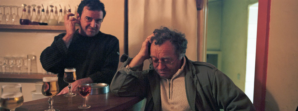 Lundi 14 avril 2008, Denis et Jean-Paul, au bar du Minimum, village d'Héliopolis, île du Levant.