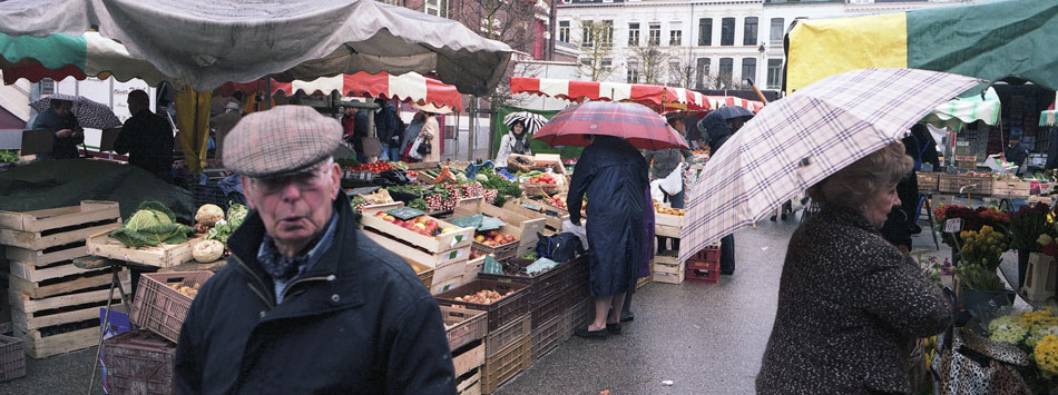 Samedi 19 avril 2008, le marché, place Sébastopol, à Lille.