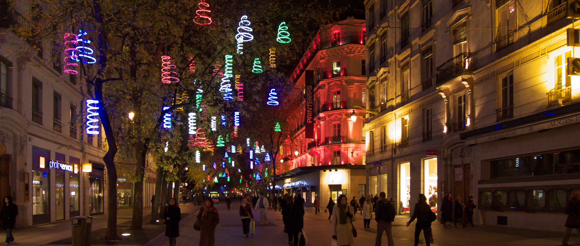 Mercredi 3 décembre 2008 (3), rue de la République, à Lyon.