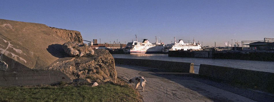 Samedi 12 janvier 2008 (2), le "Manet' et le "Renoir" dans le port de Calais.