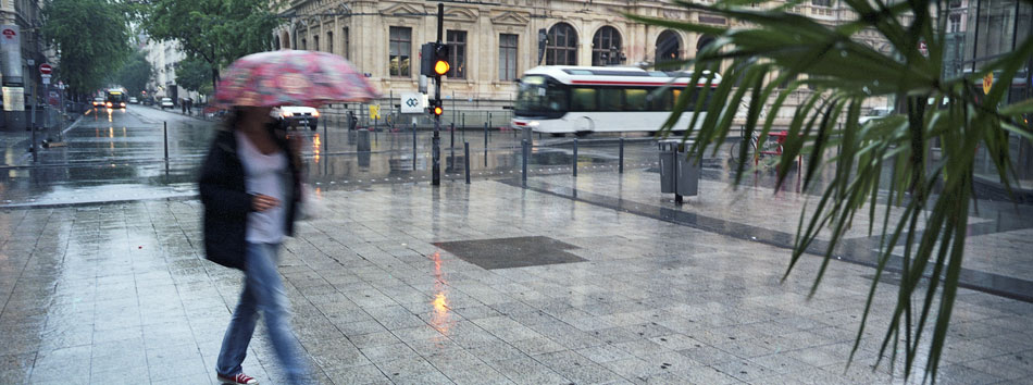 Jeudi 8 juillet 2008, orage rue de la République, à Lyon.