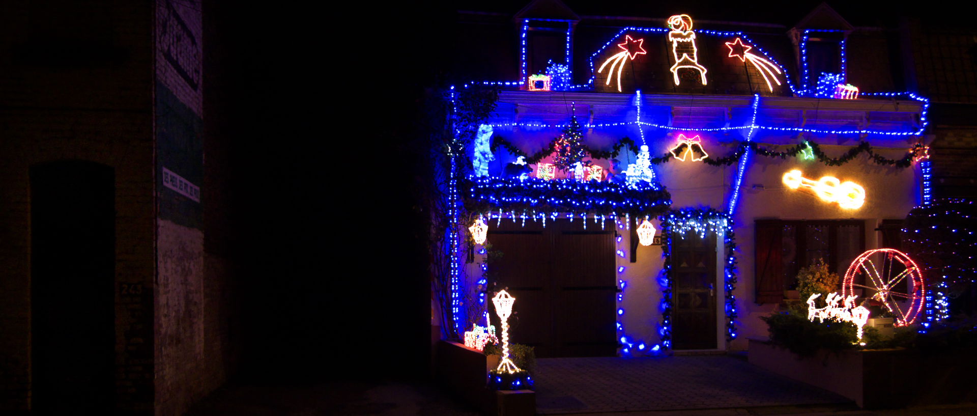 Photo de maison décorée pour Noël, Croix, rue des Ogiers.
