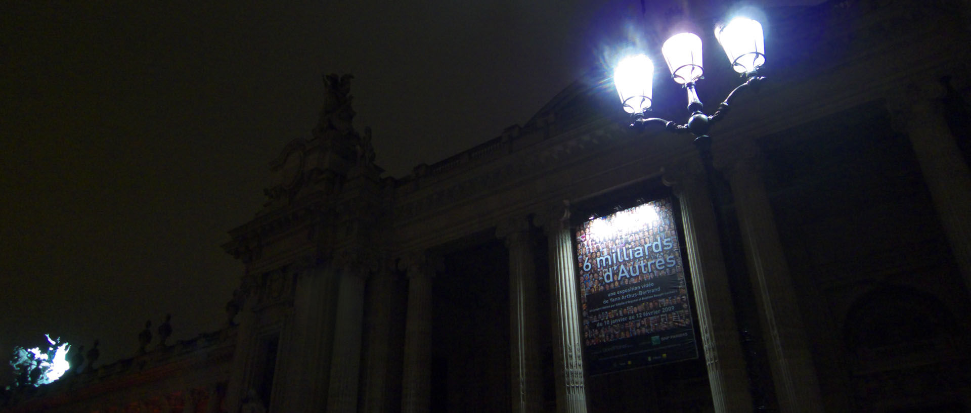 Mardi 13 janvier 2009, 21:19, le Grand Palais, à Paris.