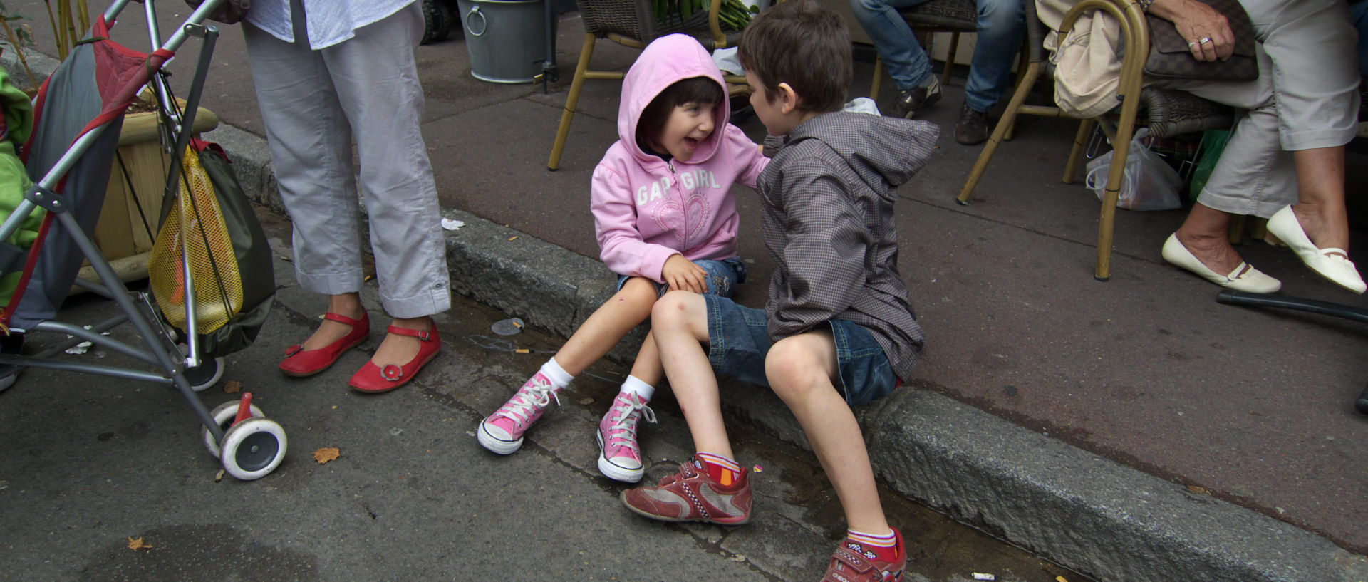 Photo au marché de Wazemmes avec des enfants, Lille, place de la nouvelle Aventure.