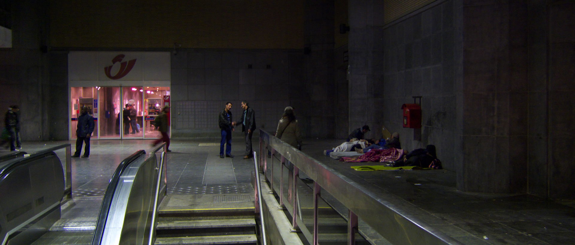 Photo de scène de rue, Bruxelles, station de métro Bruxelles midi.