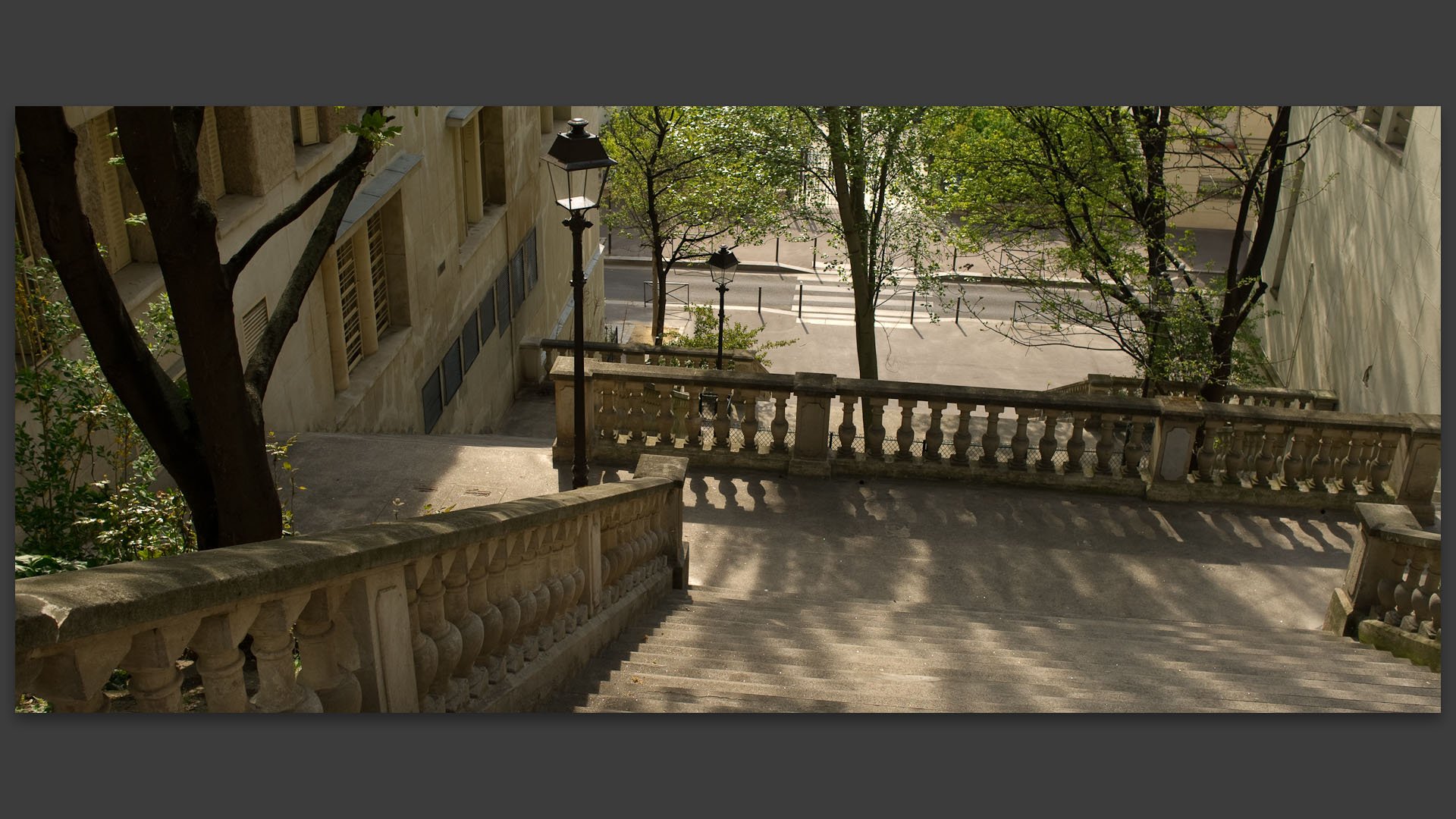Escaliers, av. du Parc de Passy, à Paris.
