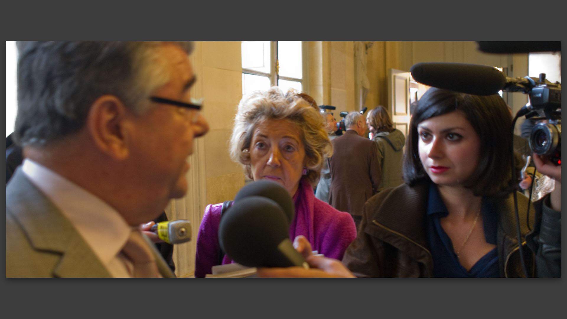 Interview aux Quatre-colonnes, à l'Assemblée nationale, à Paris.