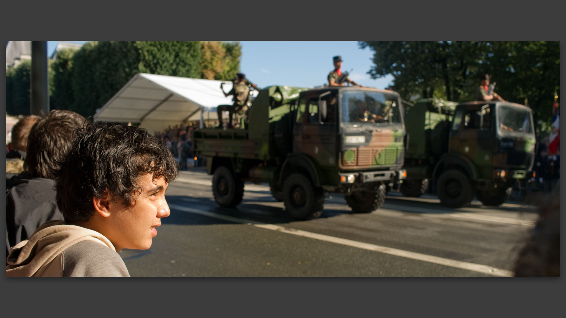 Pendant le défilé militaire du 14 juillet, boulevard de la Liberté, à Lille.