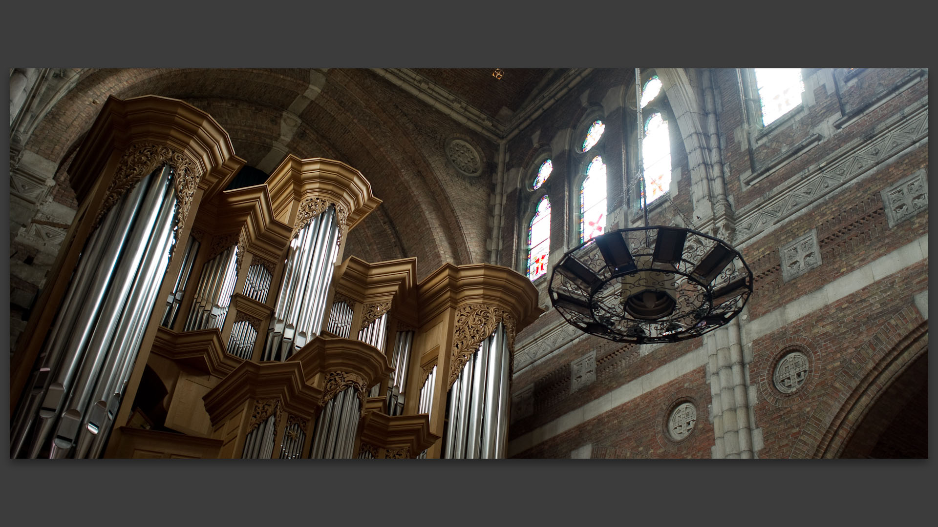 Le grand orgue, inauguré en 2001, de l'église Saint Vaast, à Béthune.