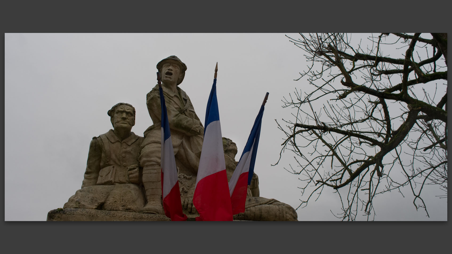 Anniversaire de l'armistice de 1918 : le monument aux morts de Pierrefonds, dans l'Oise.